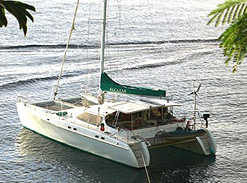 Die Yacht ALCAZAR vor Anker