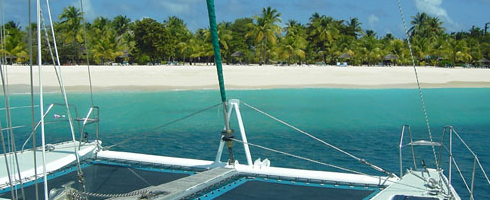 „Nabel der Karibik“ Unsere Yacht vor dem Strand